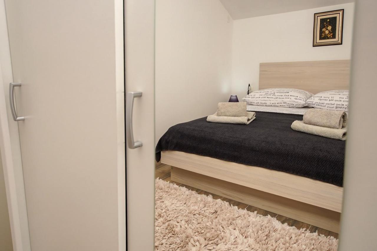 Kaprije Apartmani Tina I Ena Ngoại thất bức ảnh