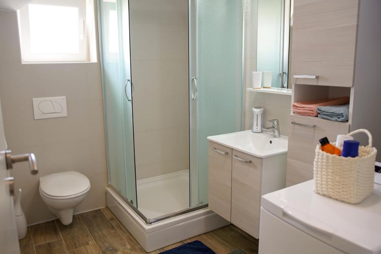 Kaprije Apartmani Tina I Ena Ngoại thất bức ảnh