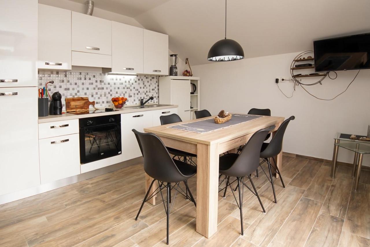 Kaprije Apartmani Tina I Ena Ngoại thất bức ảnh