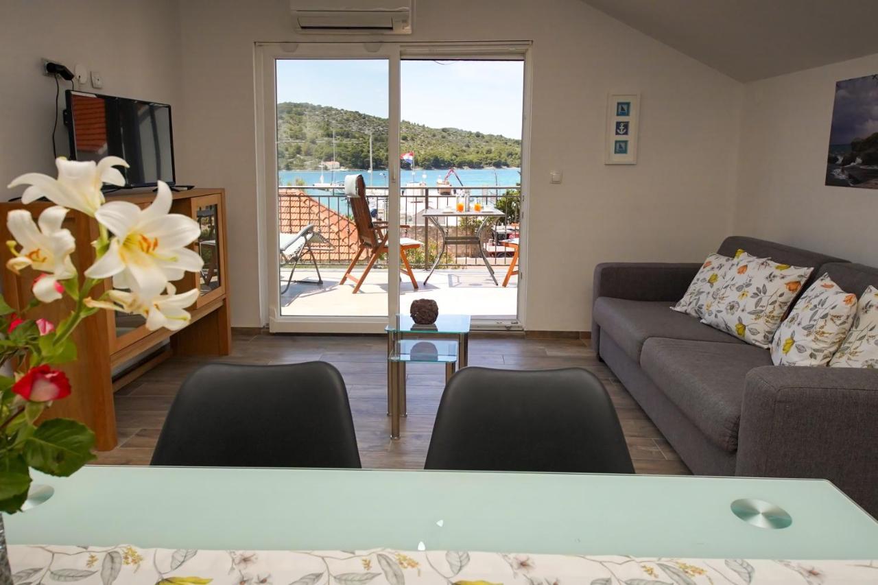 Kaprije Apartmani Tina I Ena Ngoại thất bức ảnh