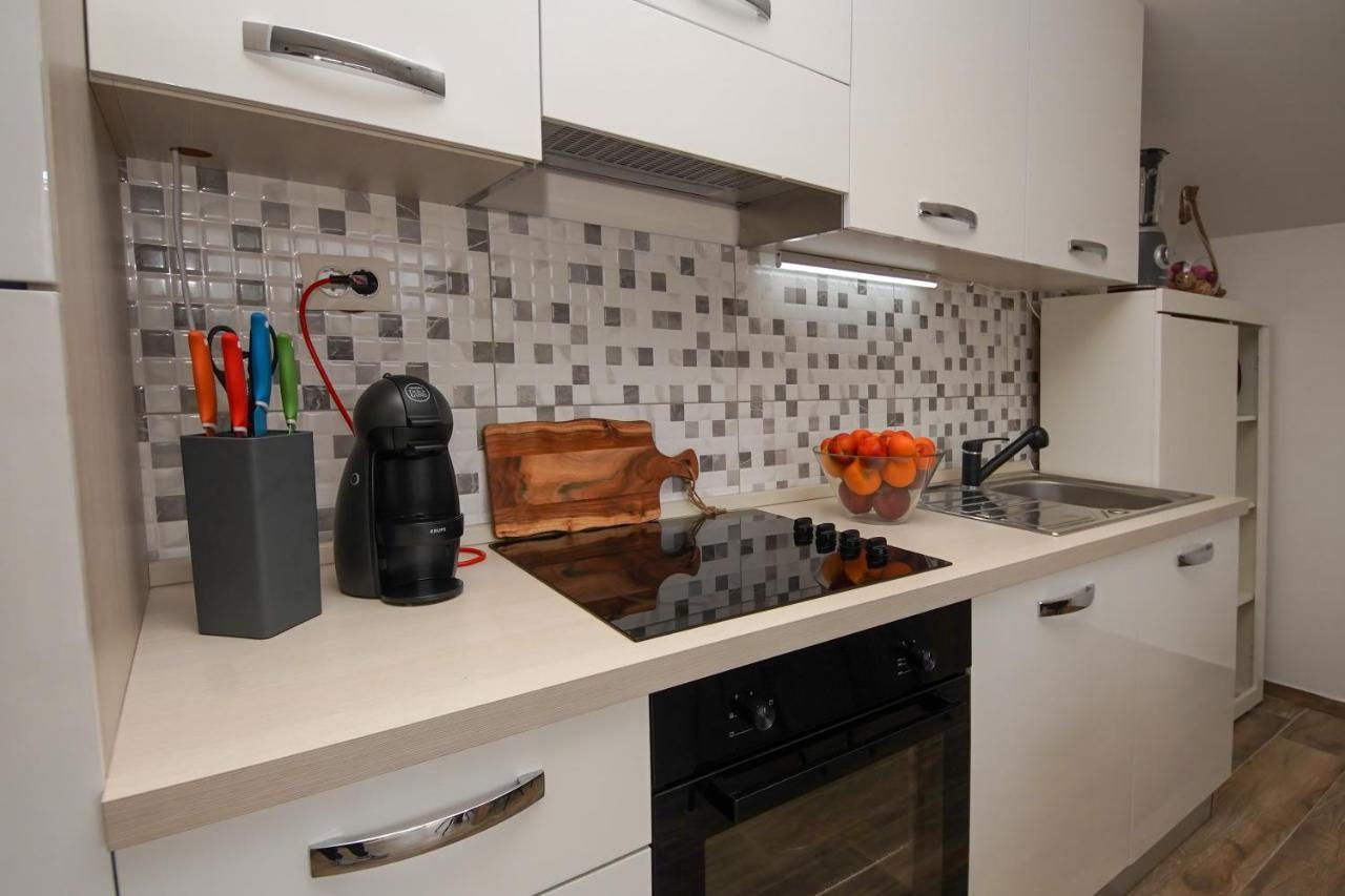 Kaprije Apartmani Tina I Ena Ngoại thất bức ảnh
