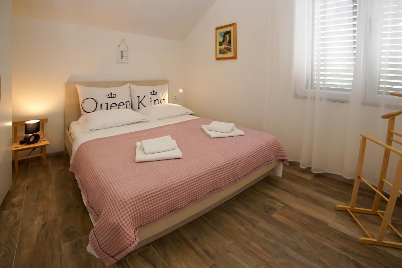 Kaprije Apartmani Tina I Ena Ngoại thất bức ảnh