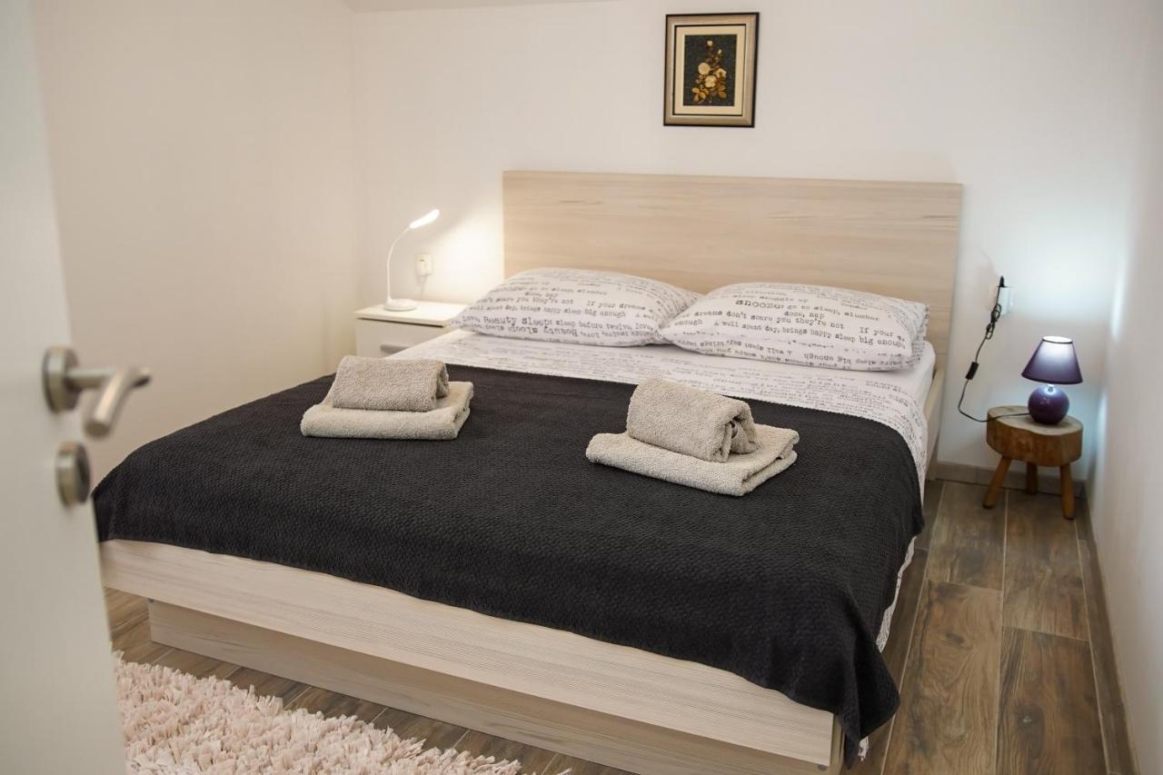 Kaprije Apartmani Tina I Ena Ngoại thất bức ảnh