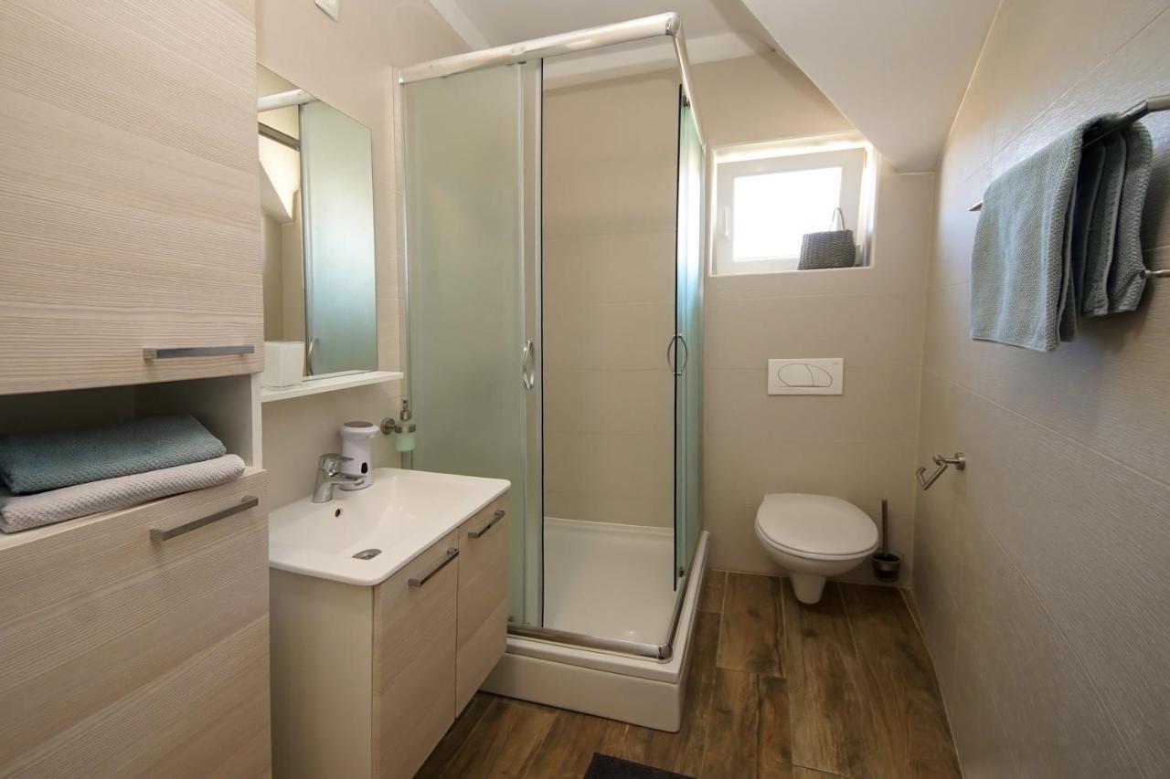 Kaprije Apartmani Tina I Ena Ngoại thất bức ảnh